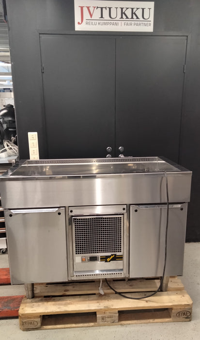 Käytetty Bistro Kylmävaunu altaalla