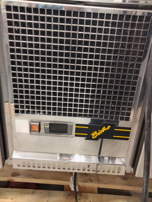 Käytetty Bistro Kylmävaunu altaalla